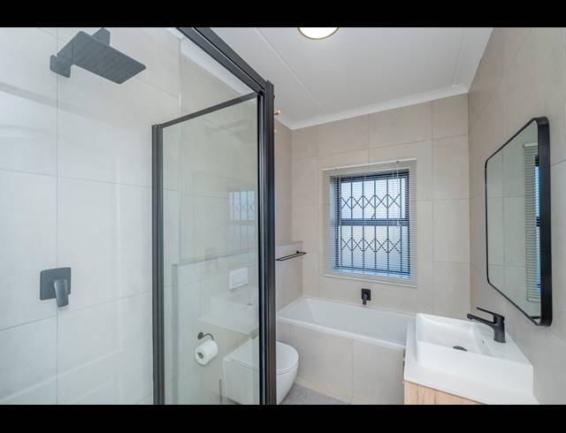 3 BEDROOM APARTMENT FOR SALE IN SANDOWN